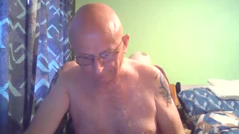 Snapshot of antmatt2025 chatting on December 1, 1:05 pm antmatt2025 online show from December 1, 1:05 pm