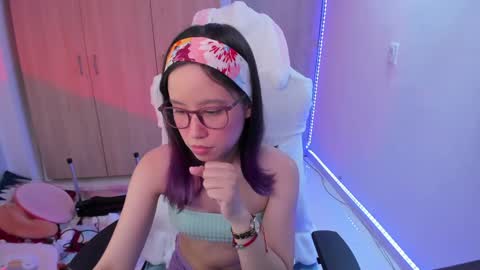 Snapshot of anto_sweet18 chatting on January 18, 6:10 pm My birthday is on december 2nd surprise me with a gift from my amazonlist online show from January 18, 6:10 pm