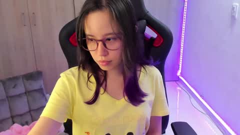 Snapshot of anto_sweet18 chatting on January 30, 11:55 pm My birthday is on december 2nd surprise me with a gift from my amazonlist online show from January 30, 11:55 pm