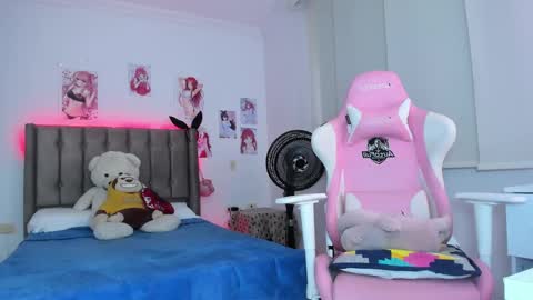 Snapshot of antonella_28_ chatting on December 12, 9:48 pm Antonella online show from December 12, 9:48 pm