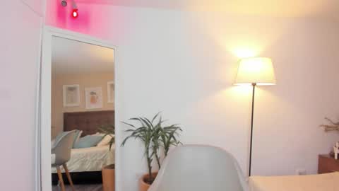 Snapshot of antonella_barone chatting on November 18, 2:10 pm Antonella online show from November 18, 2:10 pm