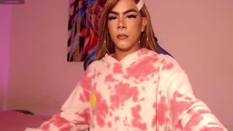 Snapshot of antonella_copper chatting on November 24, 10:15 am Antonella online show from November 24, 10:15 am