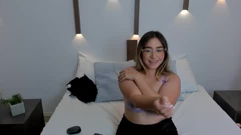 A N T O N E L L A  online show from January 13, 3:04 pm