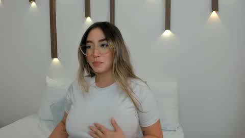 A N T O N E L L A  online show from January 25, 3:09 pm