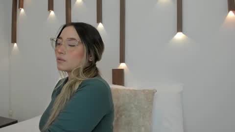 A N T O N E L L A  online show from January 27, 12:16 pm