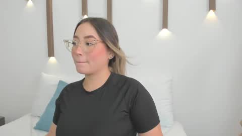 A N T O N E L L A  online show from February 4, 3:04 pm