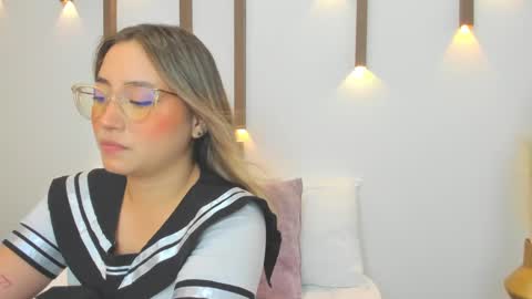 A N T O N E L L A  online show from February 13, 12:00 pm