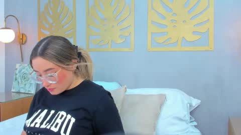 A N T O N E L L A  online show from March 12, 7:28 pm