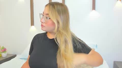 A N T O N E L L A  online show from September 10, 12:38 pm