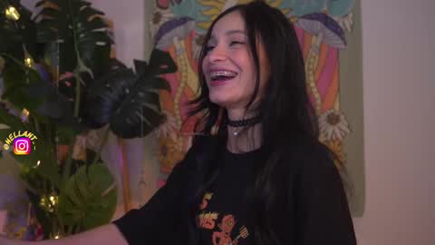 Snapshot of antonella_maitt chatting on March 2, 6:05 am Nell. online show from March 2, 6:05 am