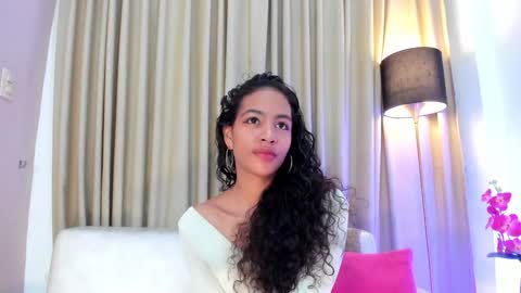 AntonellaHall  online show from December 31, 12:04 pm