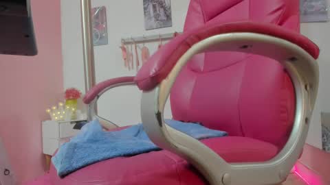 Snapshot of antonellakling_ chatting on January 28, 12:43 pm ANTONELLA online show from January 28, 12:43 pm