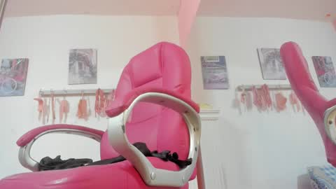 Snapshot of antonellakling_ chatting on January 29, 2:00 pm ANTONELLA online show from January 29, 2:00 pm
