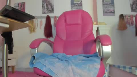 Snapshot of antonellakling_ chatting on February 2, 12:24 pm ANTONELLA online show from February 2, 12:24 pm
