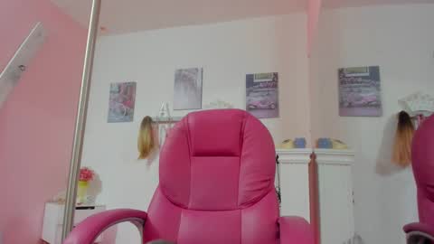 Snapshot of antonellakling_ chatting on February 10, 1:44 pm ANTONELLA online show from February 10, 1:44 pm
