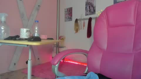 Snapshot of antonellakling_ chatting on February 13, 12:00 pm ANTONELLA online show from February 13, 12:00 pm