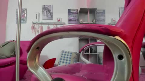Snapshot of antonellakling_ chatting on October 1, 12:00 pm ANTONELLA online show from October 1, 12:00 pm
