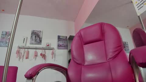 Snapshot of antonellakling_ chatting on October 6, 11:40 am ANTONELLA online show from October 6, 11:40 am
