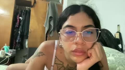 Snapshot of antoniabloom chatting on December 15, 5:34 am Antonia online show from December 15, 5:34 am