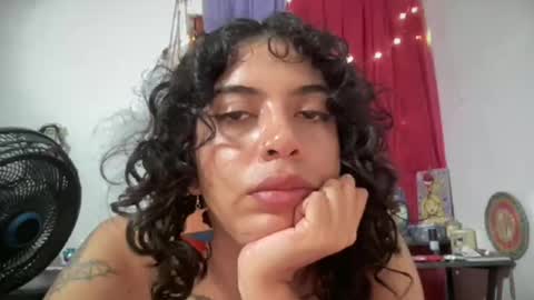 Snapshot of antoniabloom chatting on December 3, 5:15 am Antonia online show from December 3, 5:15 am