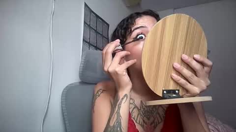 Snapshot of antoniabloom chatting on January 5, 5:38 pm Antonia online show from January 5, 5:38 pm