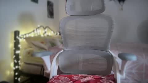 Snapshot of antoniabloom chatting on February 9, 2:48 am Antonia online show from February 9, 2:48 am