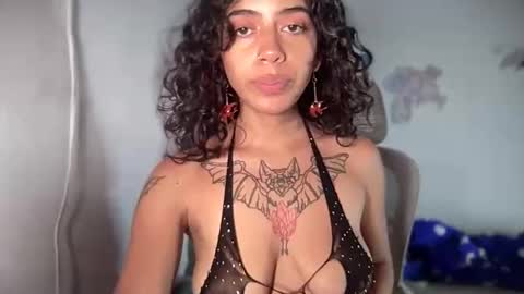 Snapshot of antoniabloom chatting on March 4, 2:50 am Antonia online show from March 4, 2:50 am