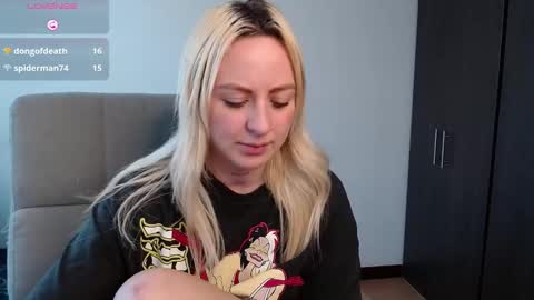 Snapshot of anttoniia chatting on December 11, 9:34 pm Antonia online show from December 11, 9:34 pm