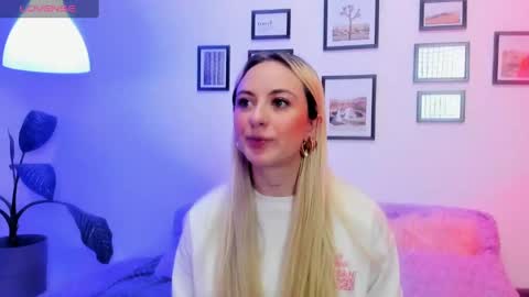 Snapshot of anttoniia chatting on February 11, 12:58 pm Antonia online show from February 11, 12:58 pm