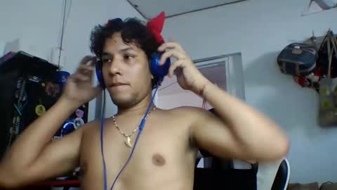 Snapshot of anuardhm chatting on November 8, 2:28 pm AnuarDHM online show from November 8, 2:28 pm