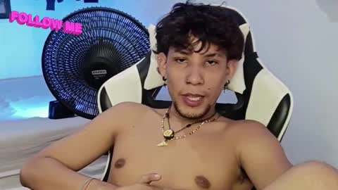 Snapshot of anuardhm chatting on December 4, 4:59 pm AnuarDHM online show from December 4, 4:59 pm