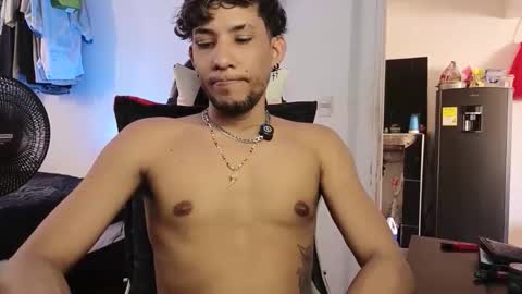 Snapshot of anuardhm chatting on December 17, 8:48 pm AnuarDHM online show from December 17, 8:48 pm