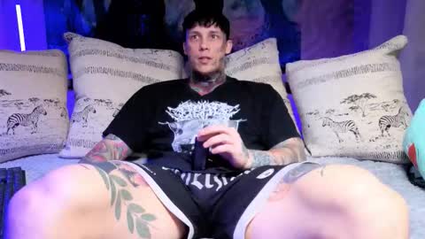 Snapshot of anubisgod88 chatting on December 14, 6:19 am Tom online show from December 14, 6:19 am