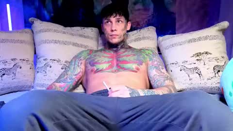 Snapshot of anubisgod88 chatting on December 17, 5:24 am Tom online show from December 17, 5:24 am