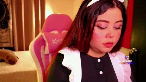   Independent model  online show from October 18, 11:05 pm