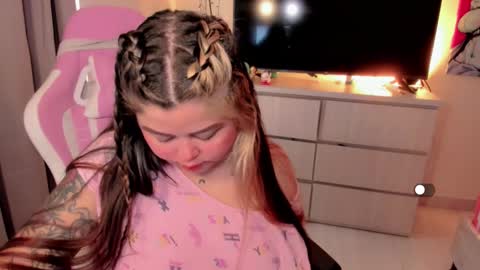   Independent model  online show from January 13, 6:13 pm