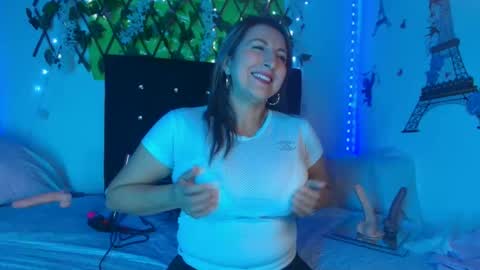 Snapshot of any_mour chatting on November 16, 5:07 pm any mour online show from November 16, 5:07 pm