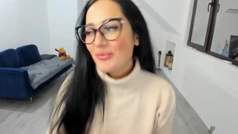 Snapshot of anya_evy chatting on December 20, 5:36 am Anya online show from December 20, 5:36 am