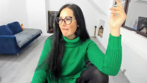 Snapshot of anya_evy chatting on December 21, 5:03 am Anya online show from December 21, 5:03 am