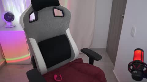 Snapshot of anyacute01 chatting on December 4, 8:39 pm anya online show from December 4, 8:39 pm