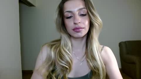 Anya online show from April 4, 8:50 pm