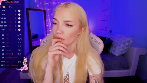 Snapshot of anyataylorr chatting on October 22, 2:34 am Anya online show from October 22, 2:34 am