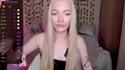 Snapshot of anyataylorr chatting on December 2, 2:17 am Anya online show from December 2, 2:17 am