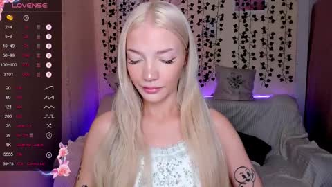 Snapshot of anyataylorr chatting on December 3, 2:08 am Anya online show from December 3, 2:08 am