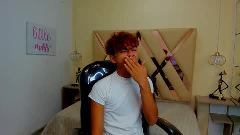 anyelotwink online show from December 22, 12:24 pm