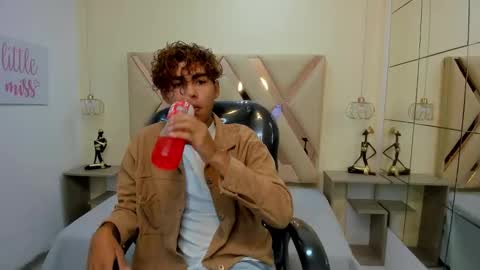 anyelotwink online show from January 16, 12:20 pm