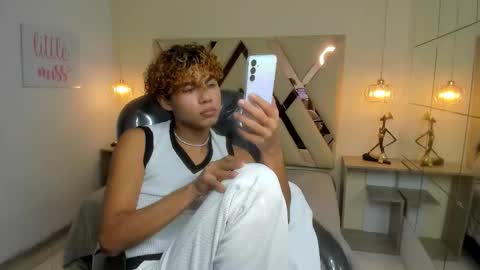 anyelotwink online show from March 10, 9:09 pm