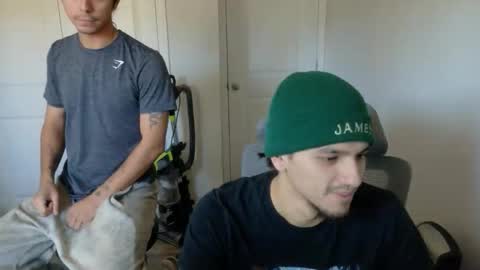 Snapshot of apachewithawebcam chatting on December 19, 5:53 pm ApacheWithWebcam online show from December 19, 5:53 pm