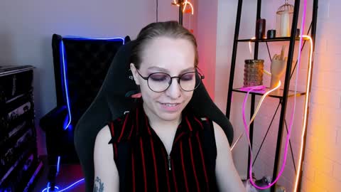 APHEX QUEEN online show from December 8, 4:07 pm