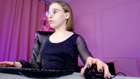 APHEX QUEEN online show from January 28, 2:10 pm